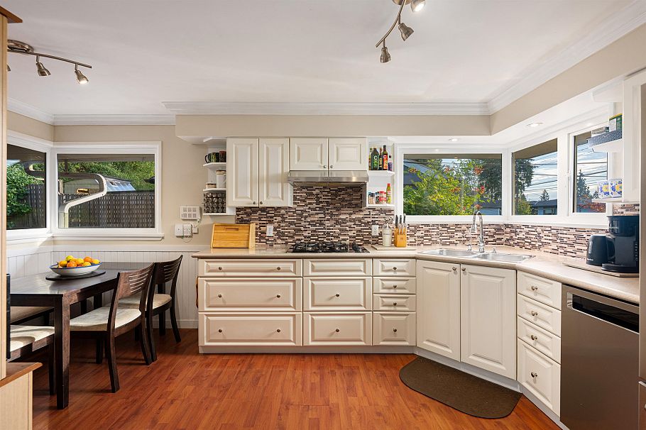 3658 Loraine Avenue North Vancouver, BC - 12