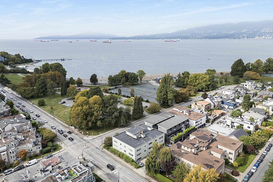 34 1480 Arbutus Street Vancouver, BC - 22