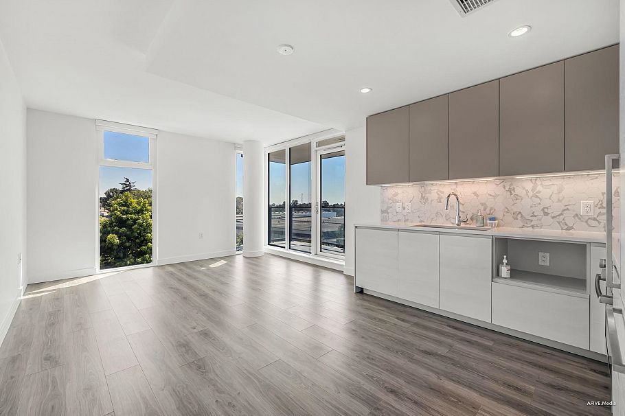 406 8181 Chester Street Vancouver, BC - 5