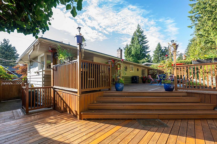 3658 Loraine Avenue North Vancouver, BC - 33