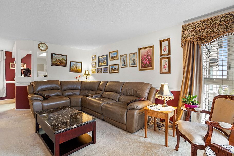 301 106 W Kings Road North Vancouver, BC - 17