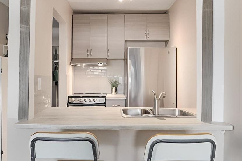 102 2234 Prince Albert Street Vancouver, BC - 4