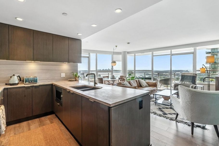 1006 112 E 13th Street North Vancouver, BC - 2