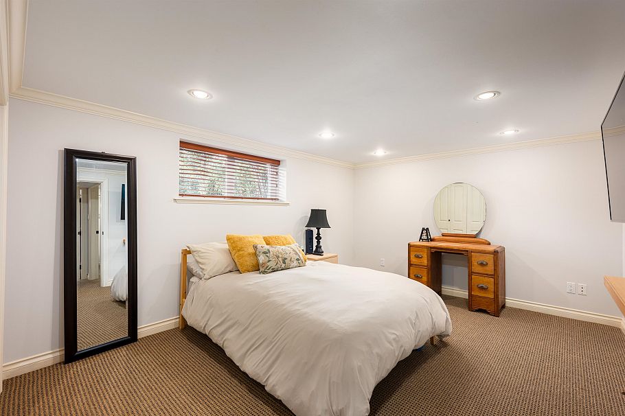 3658 Loraine Avenue North Vancouver, BC - 23