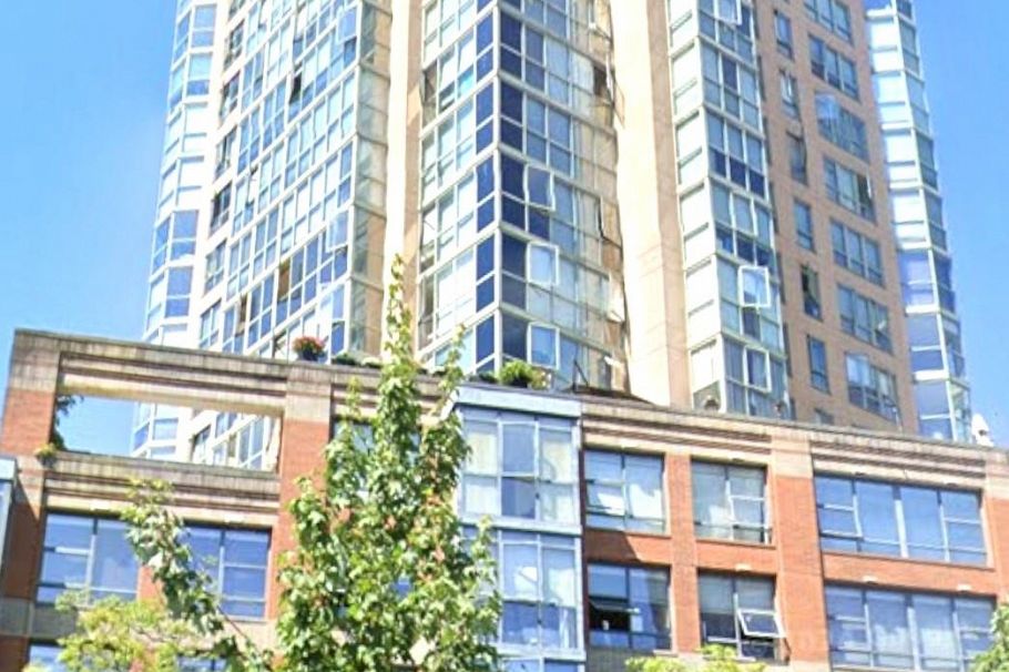 40 1200 Pacific Boulevard Vancouver, BC - 1