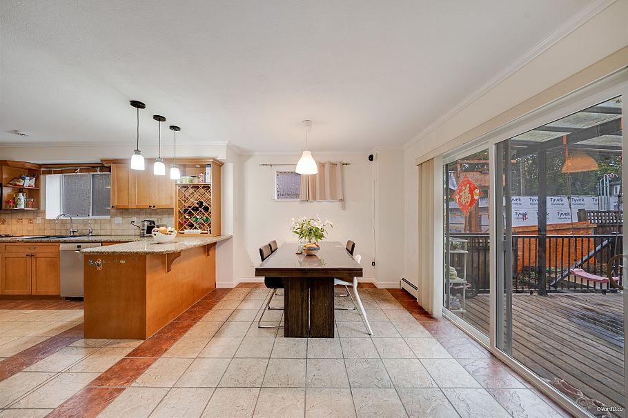 3657 W 29th Avenue Vancouver, BC - 4