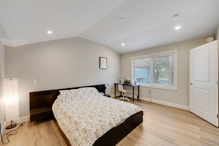 3657 W 29th Avenue Vancouver, BC - 9