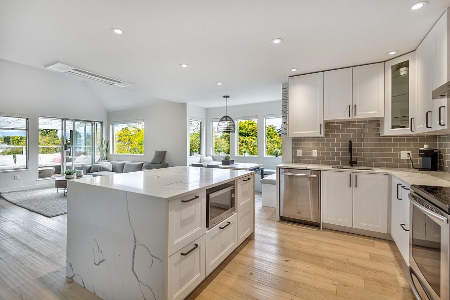304 1665 Arbutus Street Vancouver, BC - 1