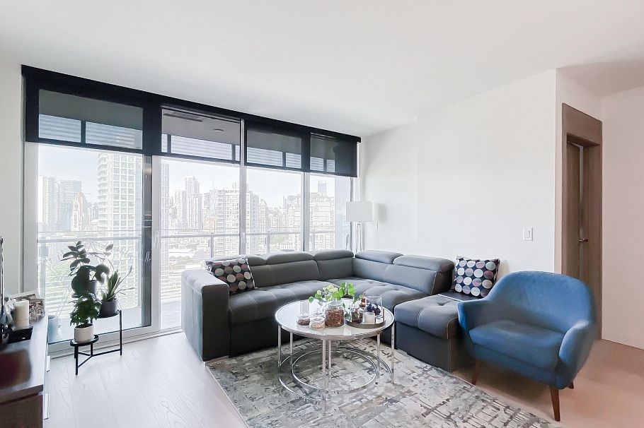 2220 89 Nelson Street Vancouver, BC - 3