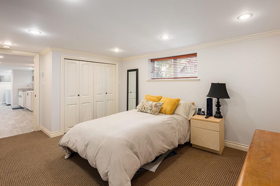 3658 Loraine Avenue North Vancouver, BC - 24