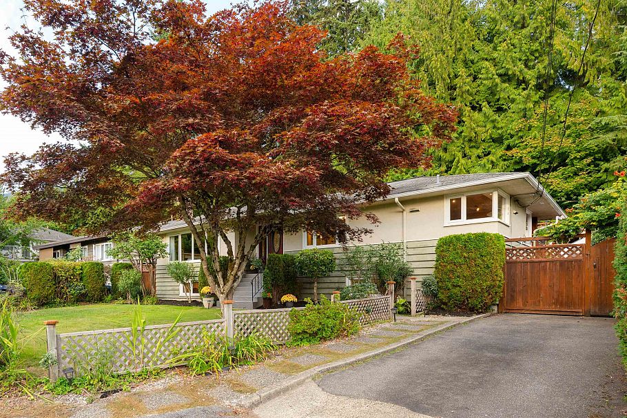 3658 Loraine Avenue North Vancouver, BC - 3