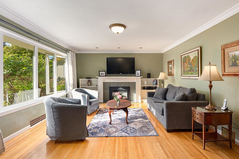 3658 Loraine Avenue North Vancouver, BC - 5