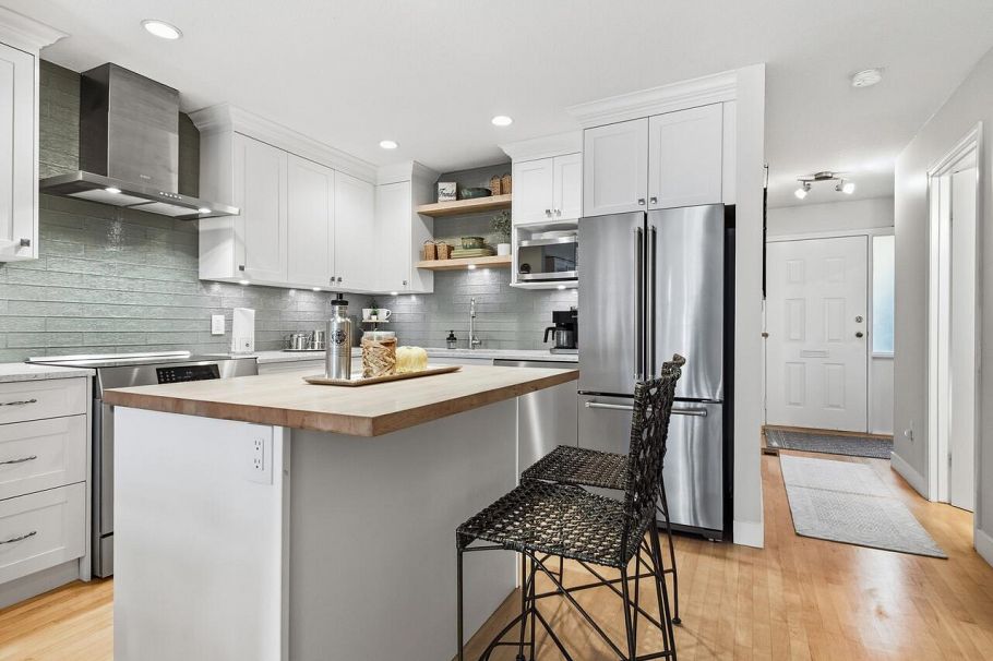 3920 Indian River Drive North Vancouver, BC - 3