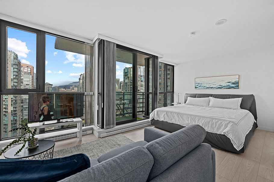 2408 909 Mainland Street Vancouver, BC - 2