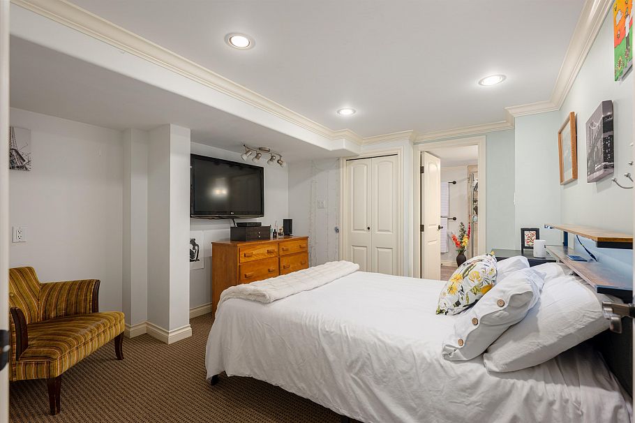 3658 Loraine Avenue North Vancouver, BC - 26