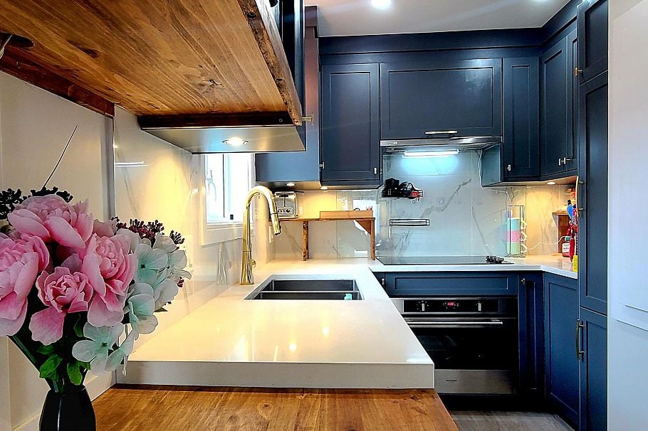 901 E Broadway Street Vancouver, BC - 4