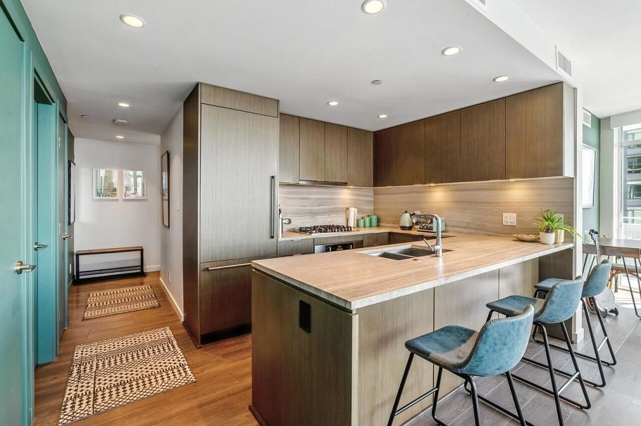 1006 112 E 13th Street North Vancouver, BC - 3