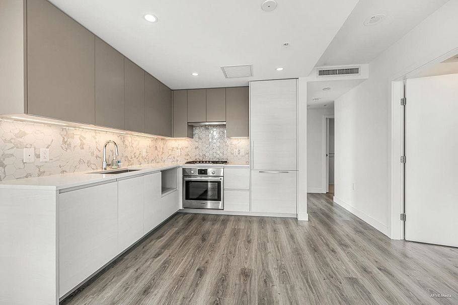406 8181 Chester Street Vancouver, BC - 2