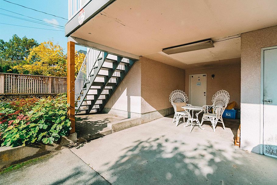 2618 W 15th Avenue Vancouver, BC - 32