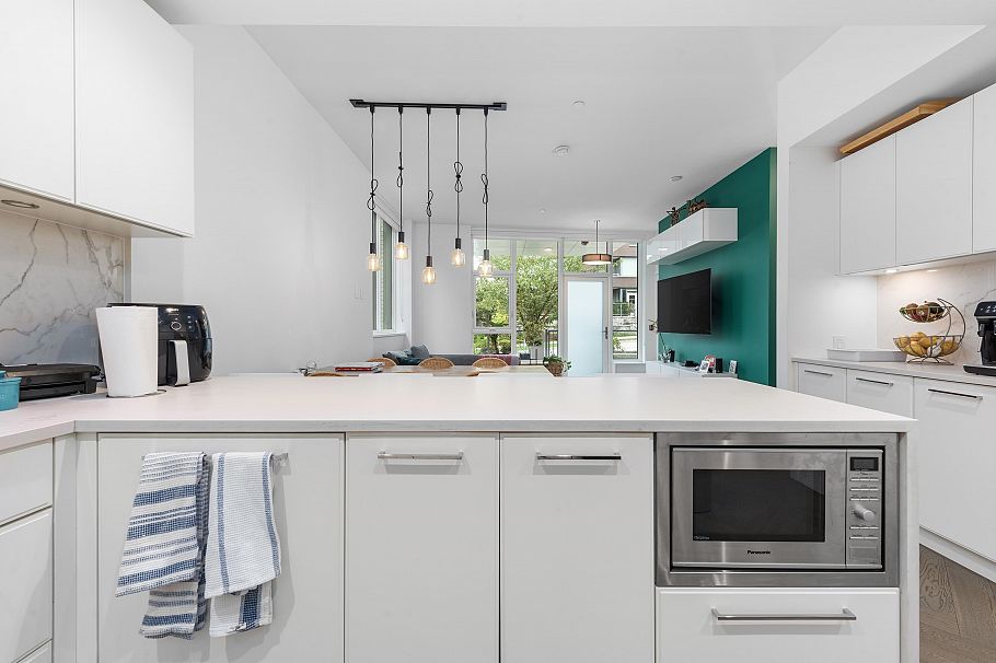 528 W 30th Avenue Vancouver, BC - 9