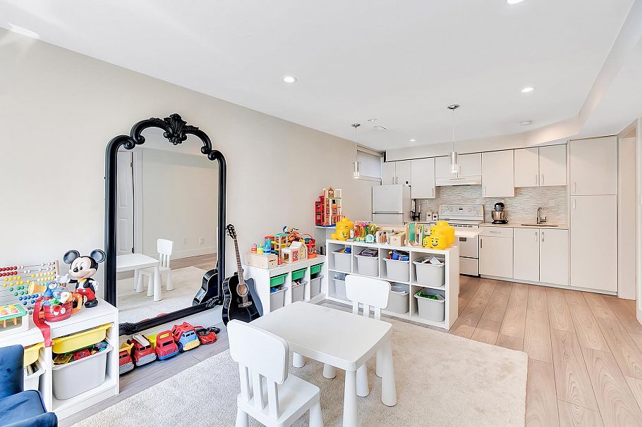 633 Fir Street North Vancouver, BC - 40