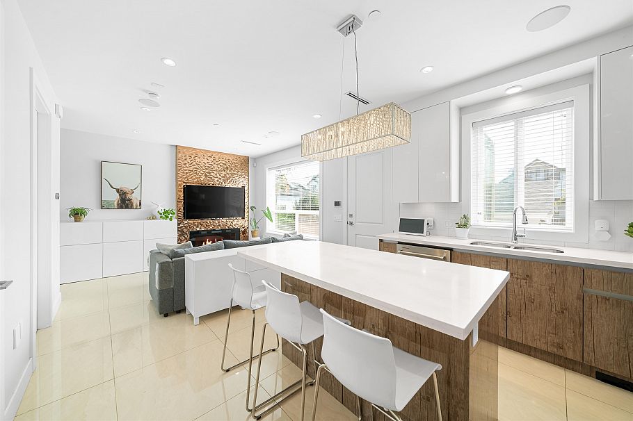 3448 Pandora Street Vancouver, BC - 2