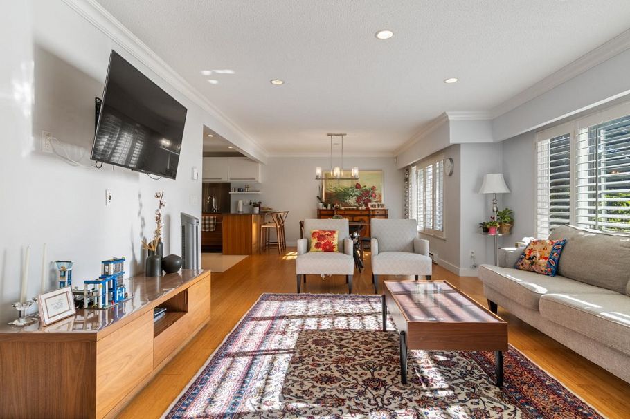 744 Kilkeel Place North Vancouver, BC - 2