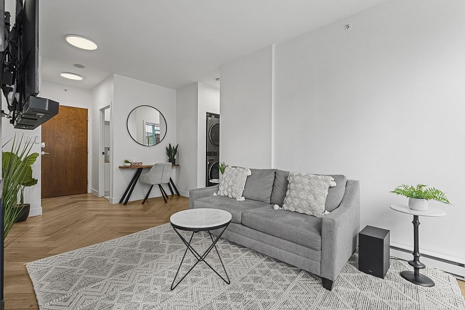 603 1238 Burrard Street Vancouver, BC - 1