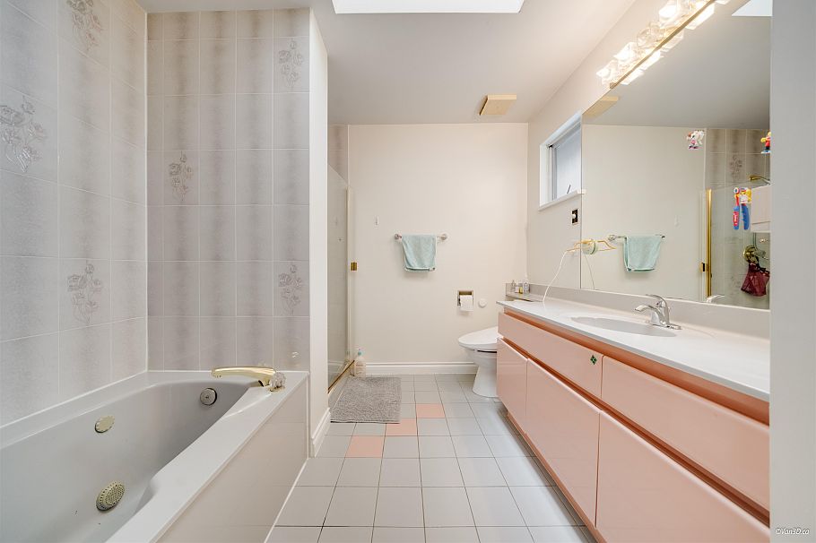 3657 W 29th Avenue Vancouver, BC - 21