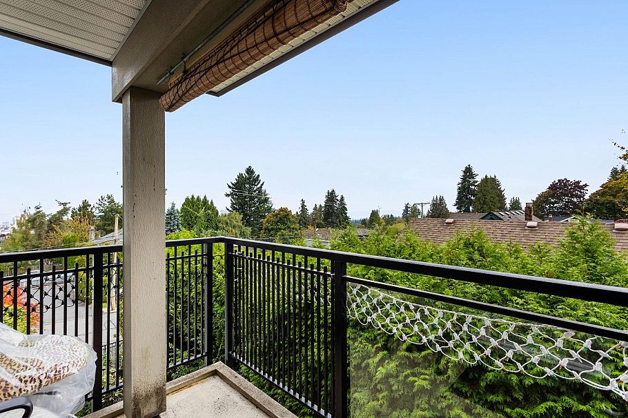 301 106 W Kings Road North Vancouver, BC - 32