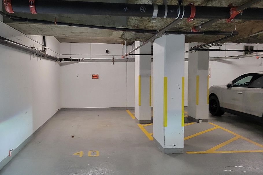 40 1200 Pacific Boulevard Vancouver, BC - 3