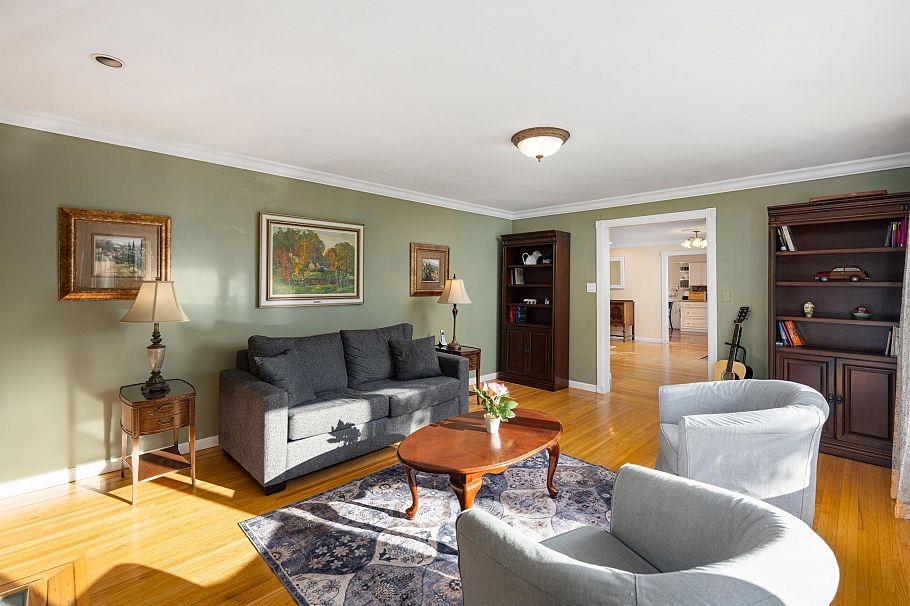 3658 Loraine Avenue North Vancouver, BC - 6