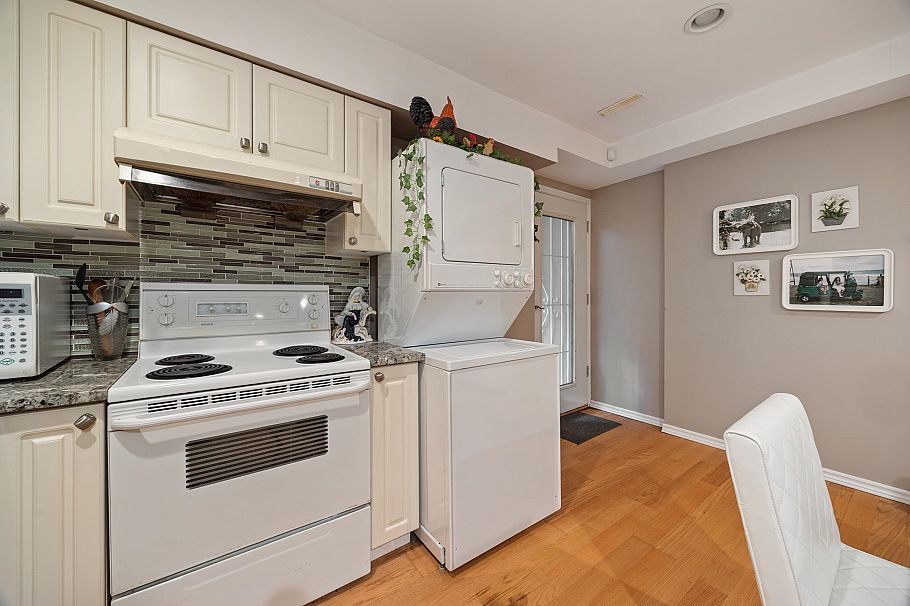 1766 Emerson Court North Vancouver, BC - 30