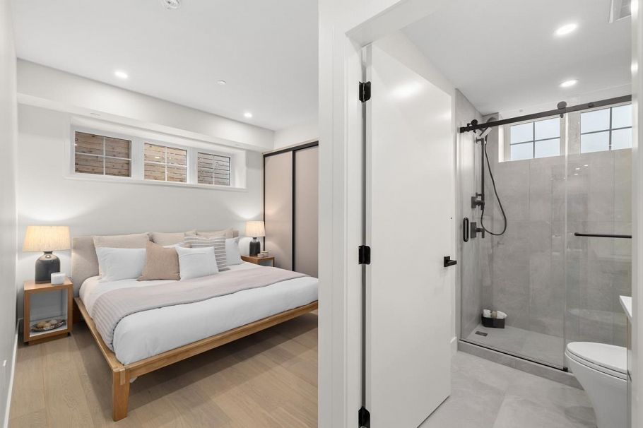 2452 W 49th Avenue Vancouver, BC - 14