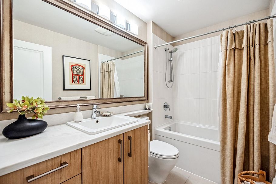 311 119 W 22nd Street North Vancouver, BC - 25