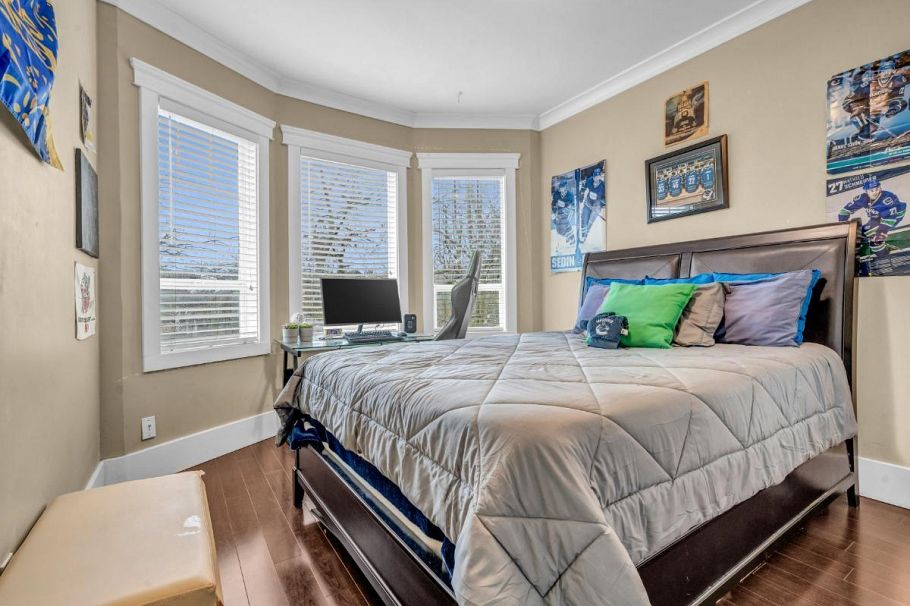 2385 W 7th Avenue Vancouver, BC - 16