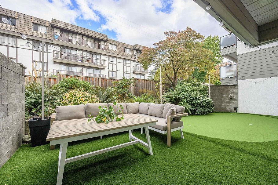 105 308 W 2nd Street North Vancouver, BC - 1