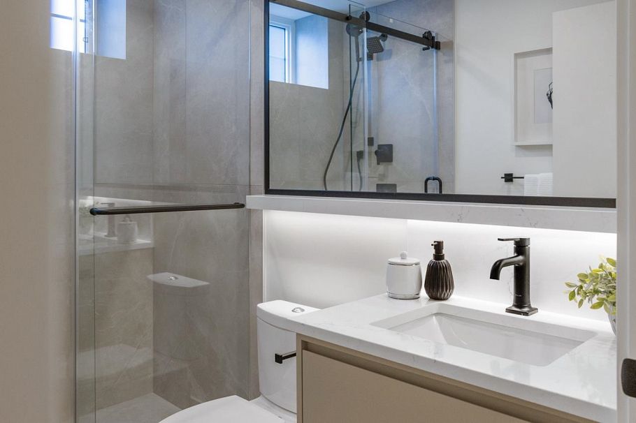 2452 W 49th Avenue Vancouver, BC - 19