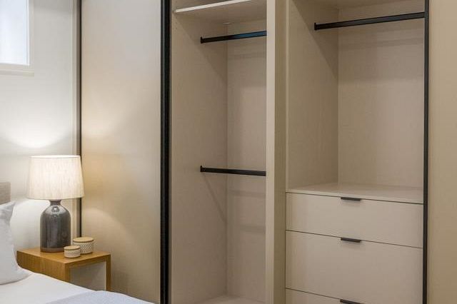 2452 W 49th Avenue Vancouver, BC - 16