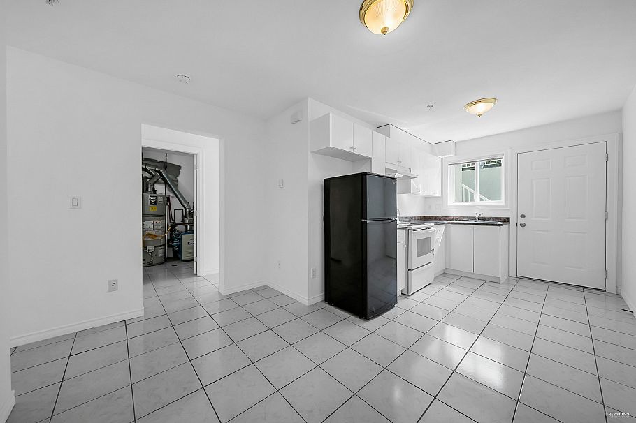 7938 Victoria Drive Vancouver, BC - 35