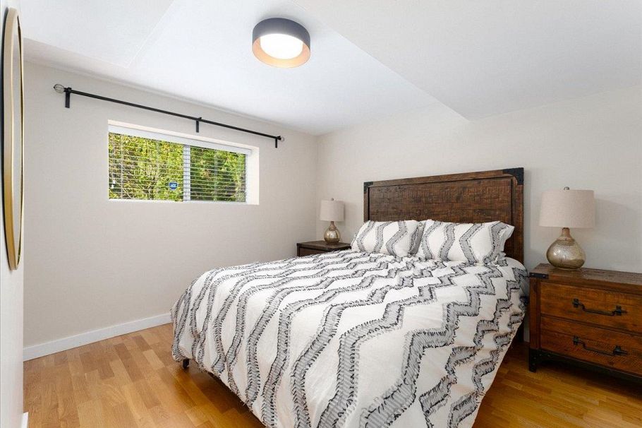 799 Plymouth Drive North Vancouver, BC - 25