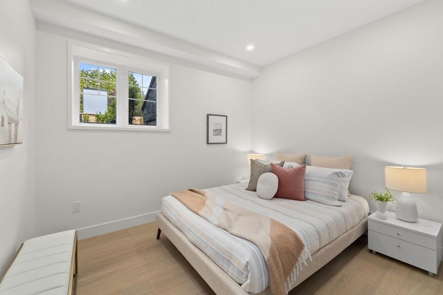 2452 W 49th Avenue Vancouver, BC - 22