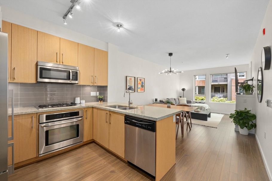 304 139 W 22nd Street North Vancouver, BC - 12