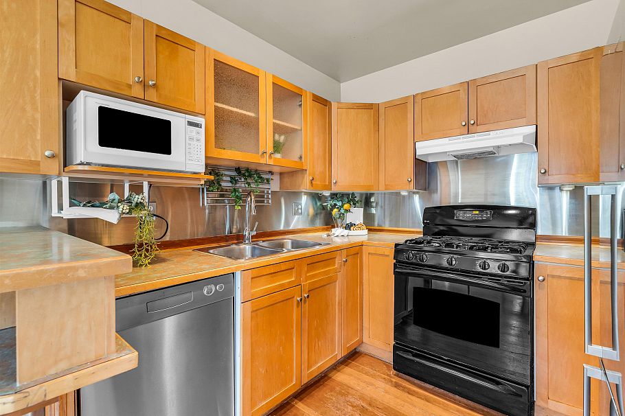 138 W Kings Road North Vancouver, BC - 10