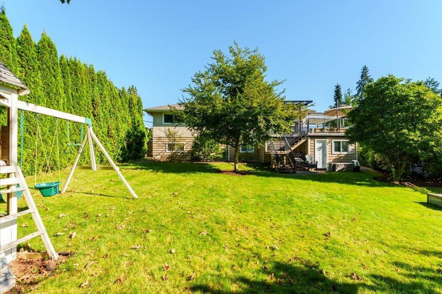 799 Plymouth Drive North Vancouver, BC - 31