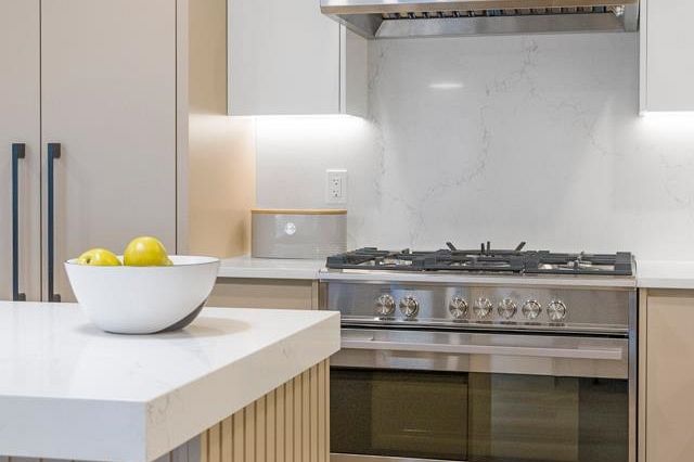 2452 W 49th Avenue Vancouver, BC - 13