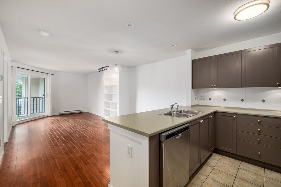 409 183 W 23rd Street North Vancouver, BC - 4