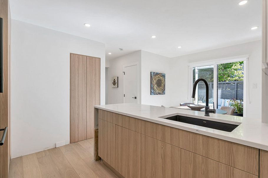 1340 W 7th Avenue Vancouver, BC - 20