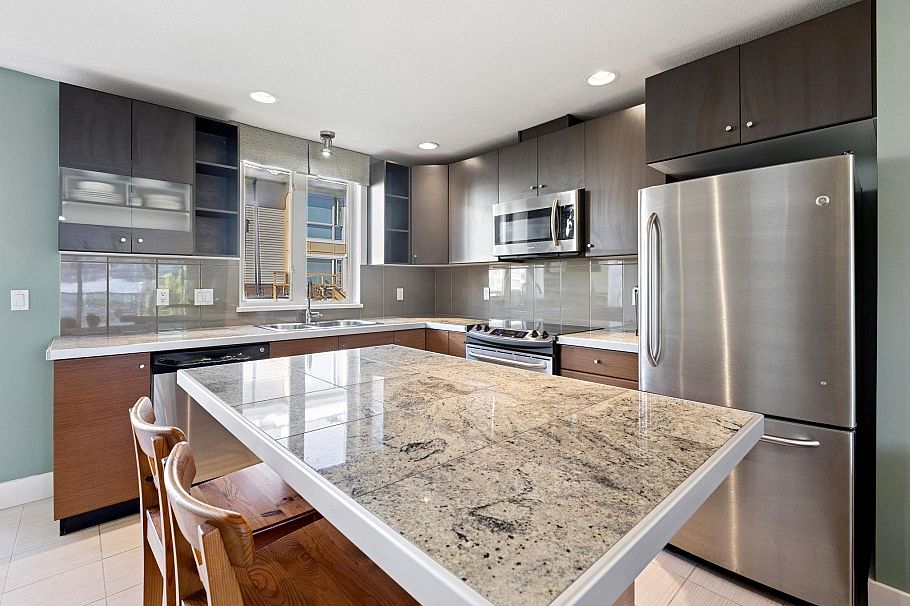 22 728 W 14th Street North Vancouver, BC - 10