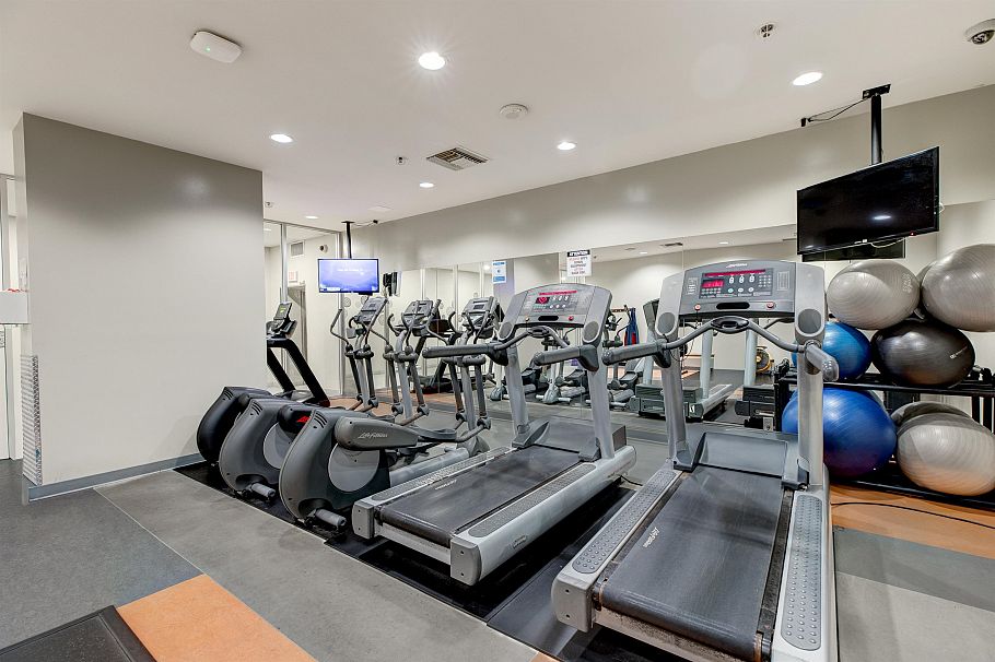 705 233 Robson Street Vancouver, BC - 4